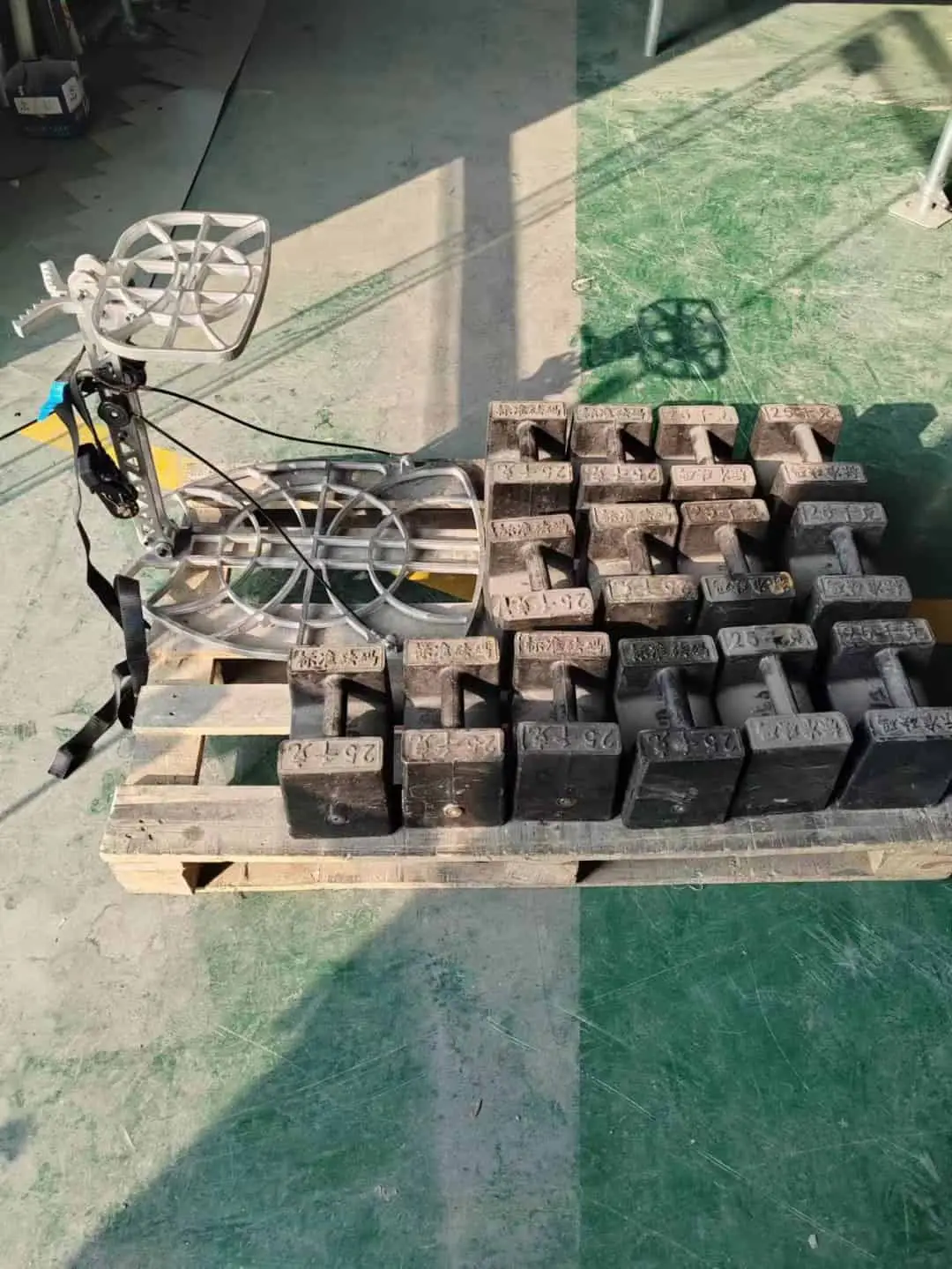 Tree stand static load test using weight blocks for structural validation1