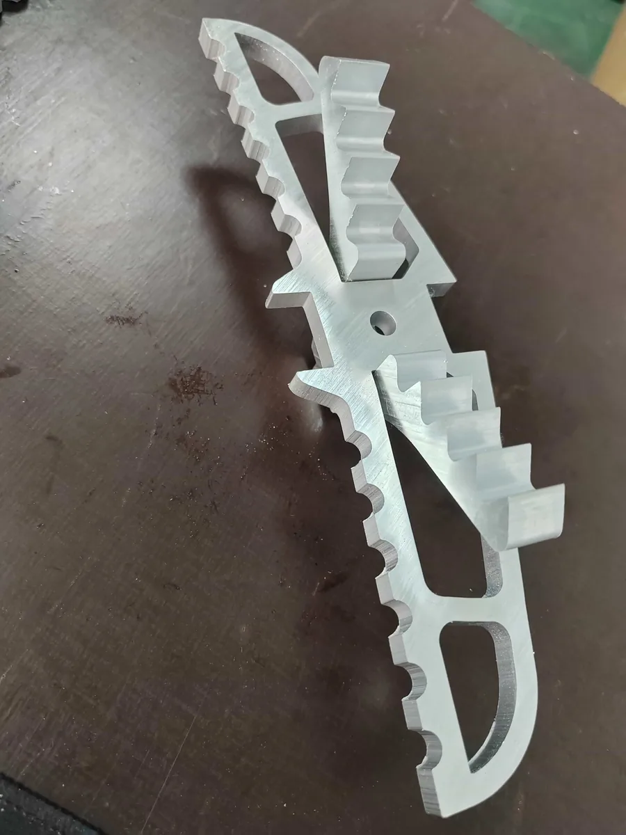 Fish-shaped climbing stick bracket, patent-pending design - YH Hunting