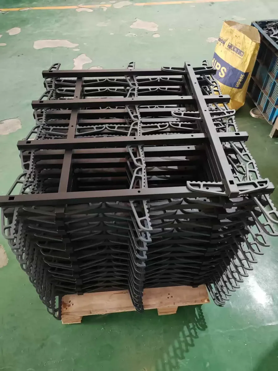 Black powder-coated climbing sticks production batch on pallet - YH Hunting